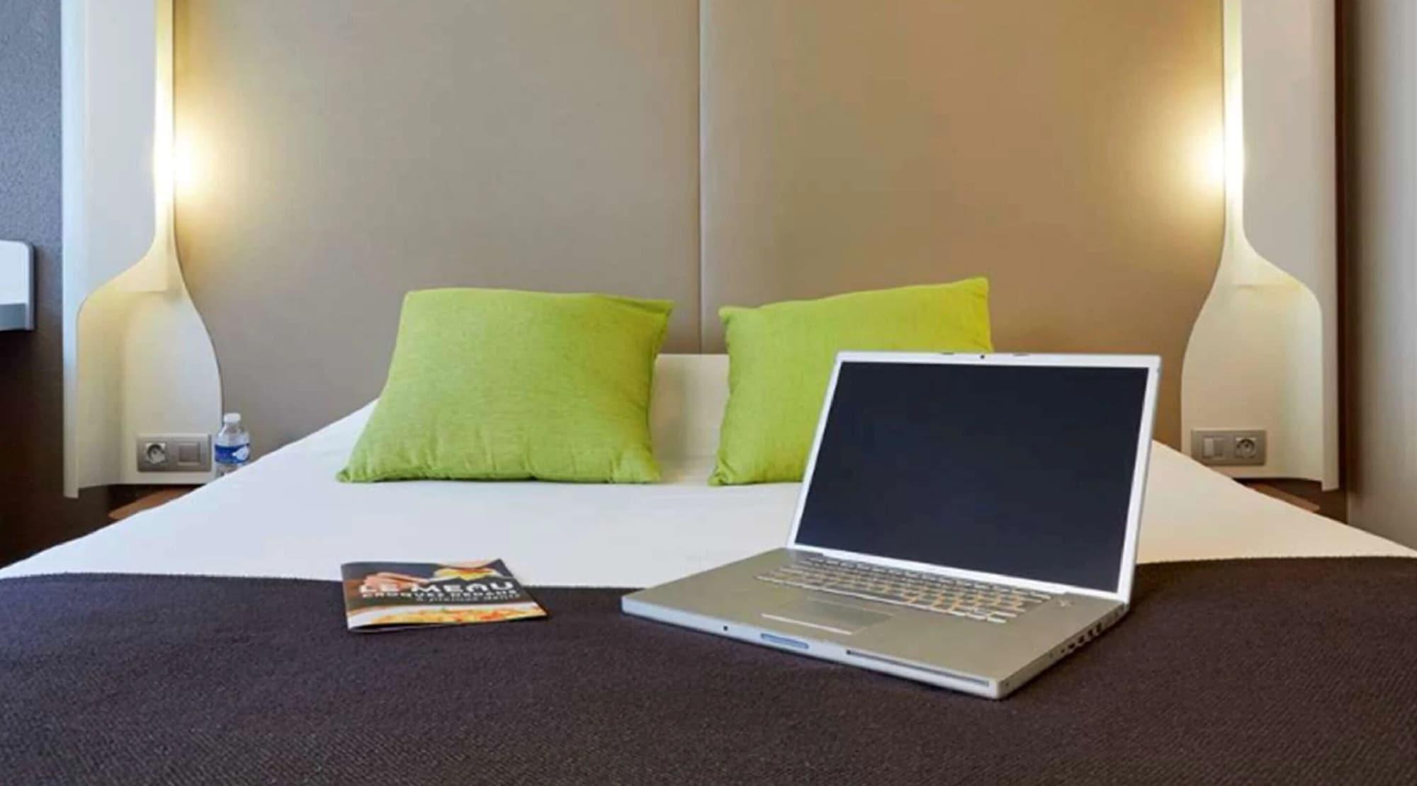 The Originals City Hotel La Verriere-Yvelines Bagian luar foto