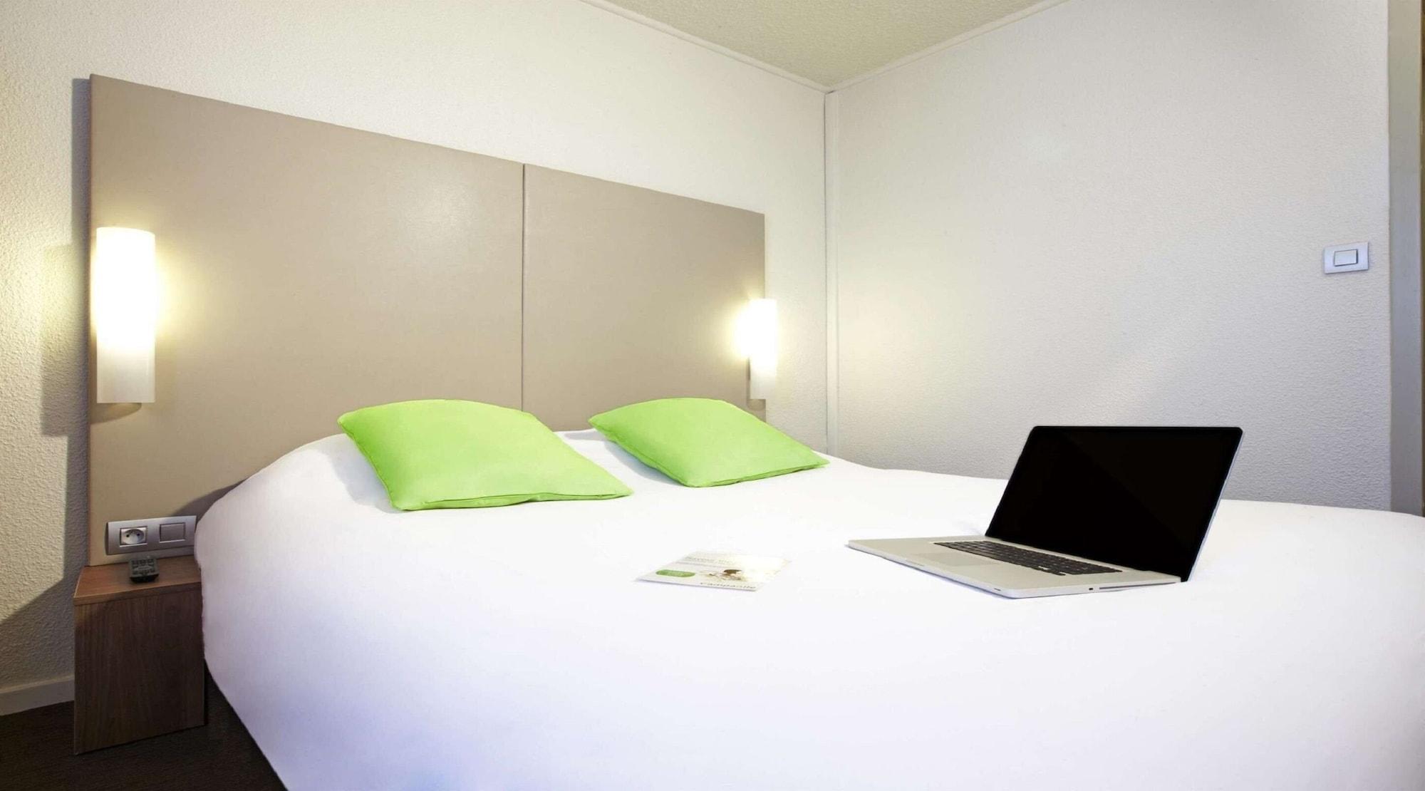 The Originals City Hotel La Verriere-Yvelines Bagian luar foto