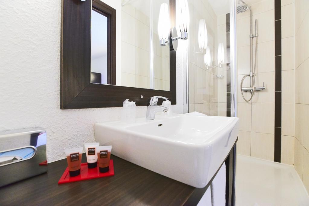 The Originals City Hotel La Verriere-Yvelines Bagian luar foto
