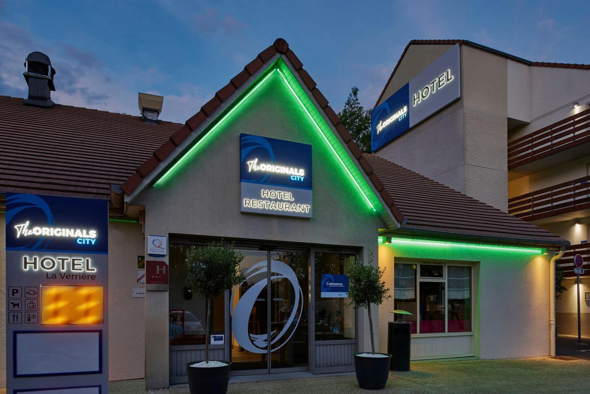 The Originals City Hotel La Verriere-Yvelines Bagian luar foto
