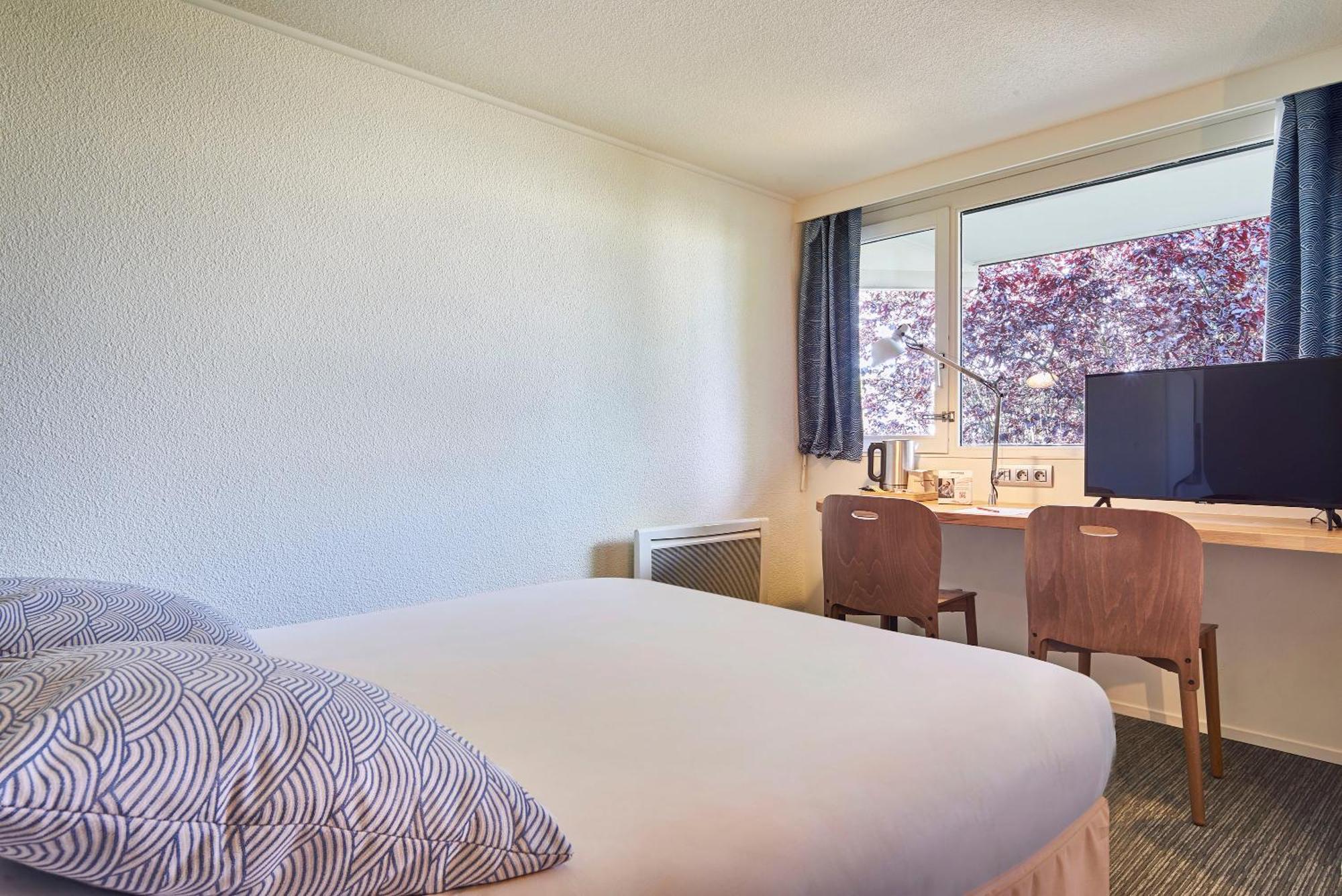 The Originals City Hotel La Verriere-Yvelines Bagian luar foto