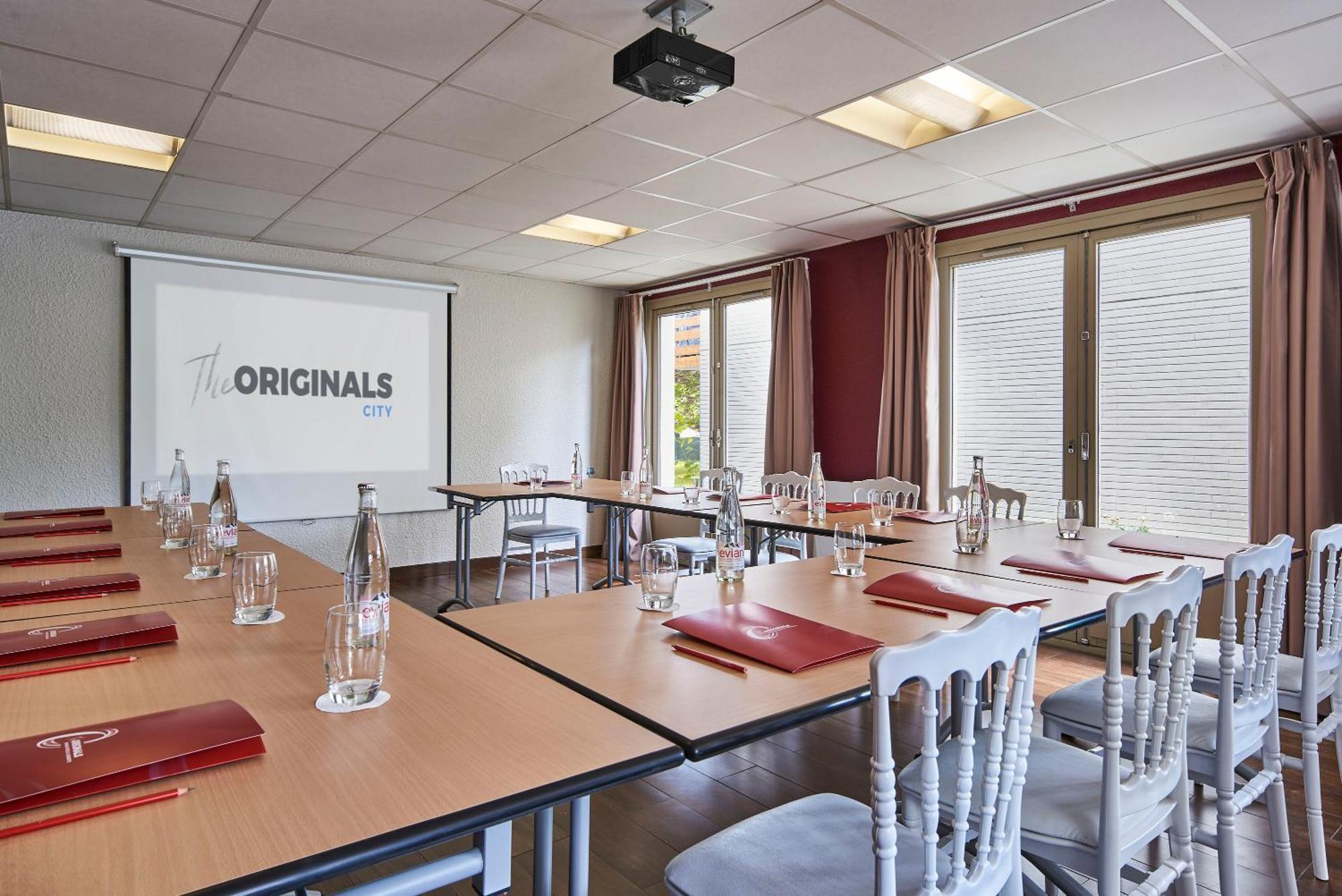 The Originals City Hotel La Verriere-Yvelines Bagian luar foto
