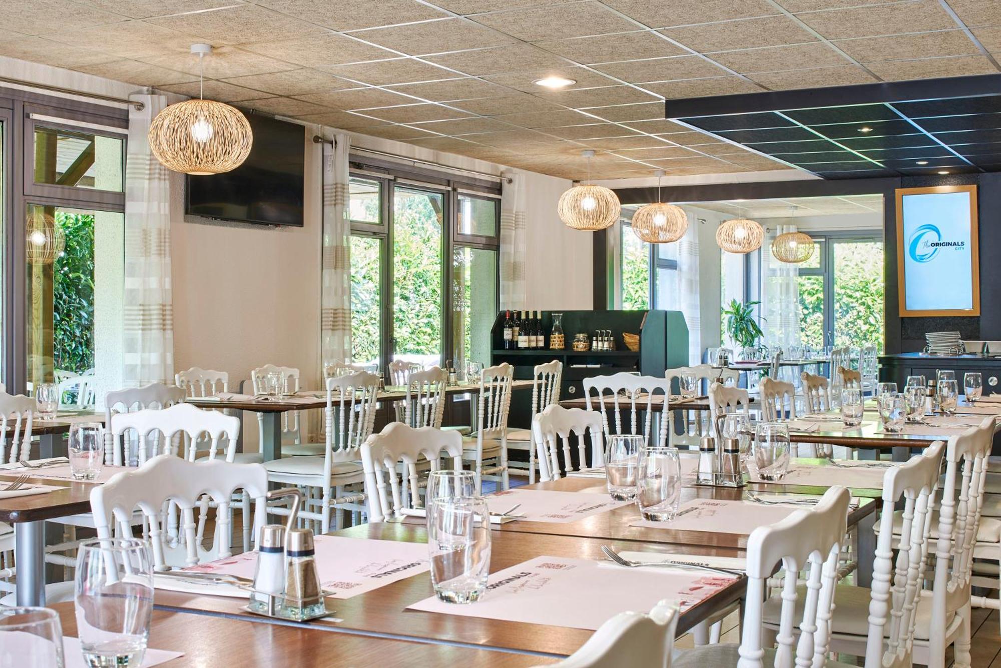 The Originals City Hotel La Verriere-Yvelines Bagian luar foto