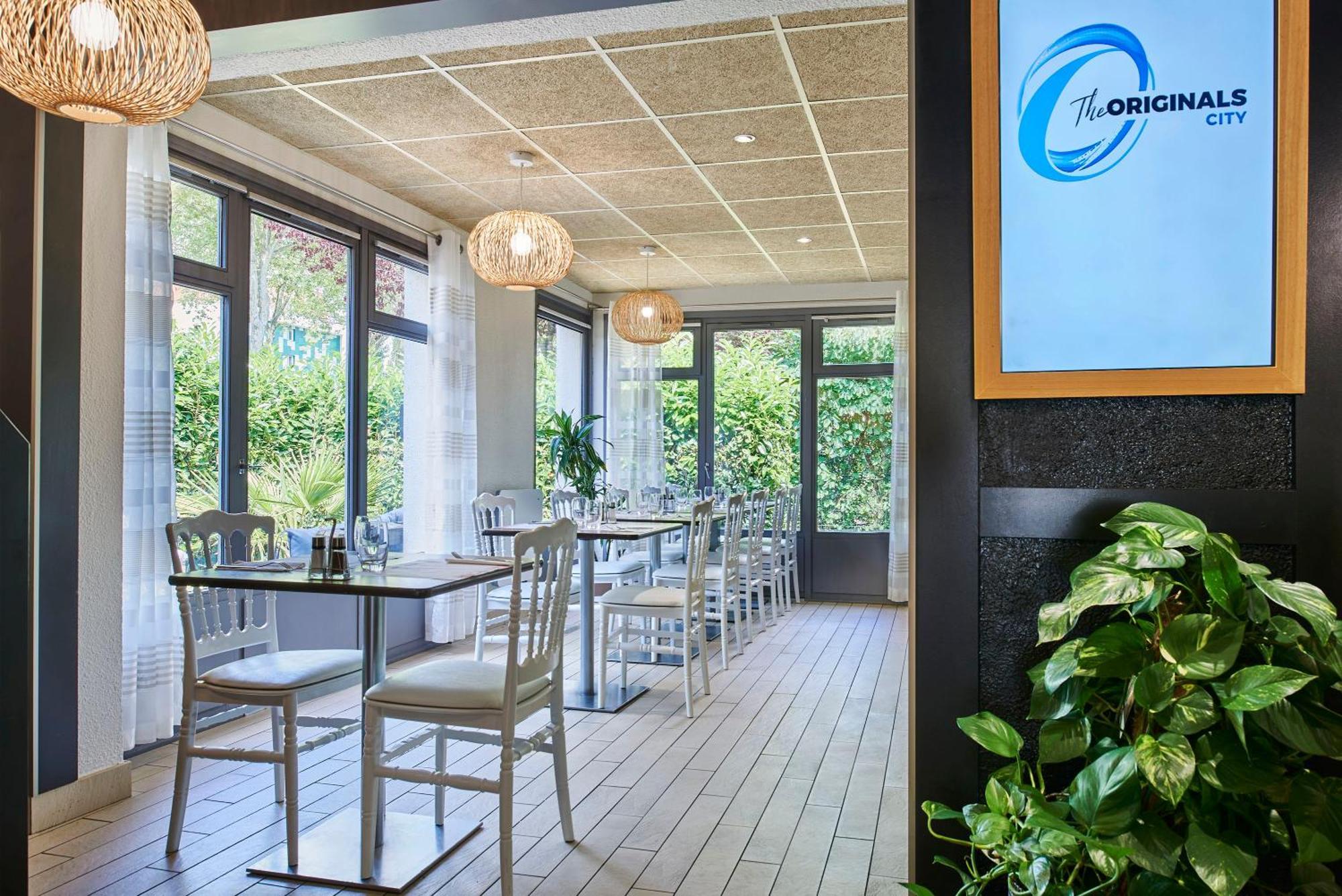 The Originals City Hotel La Verriere-Yvelines Bagian luar foto